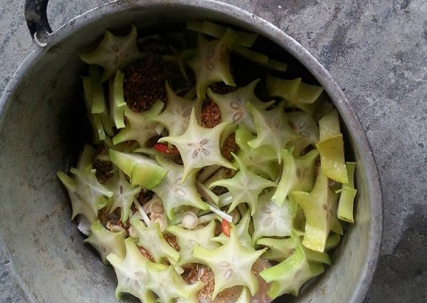 Cá diếc kho khế