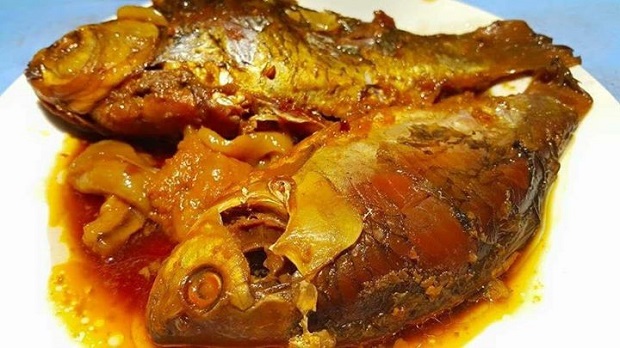 Cá diếc kho riềng