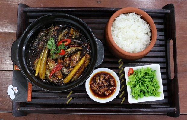 cơm cá kèo kho tộ