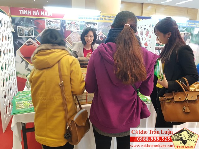 kh&aacute;ch h&agrave;ng quan t&acirc;m tới c&aacute; kho l&agrave;ng vũ đại