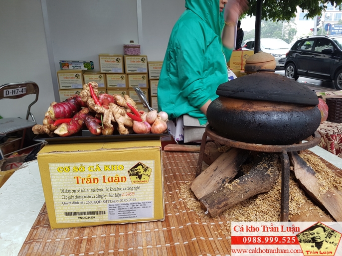 M&ocirc; h&igrave;nh bếp lửa c&aacute; kho l&agrave;ng Vũ Đại